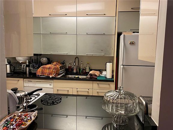 3rd image of 190 Cozine Ave #67H