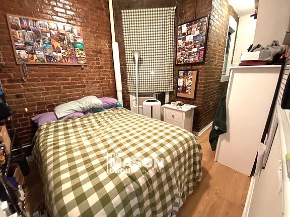 5th image of 333 W 43rd St #1R