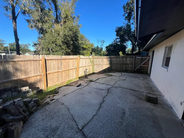817 W Florence Ave — Photo 13
