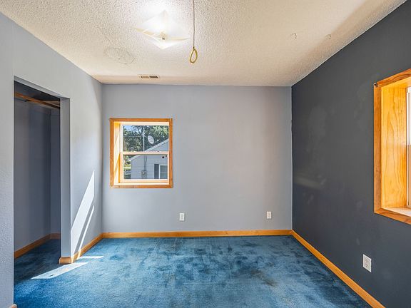 2nd image of 401 Hart Ave