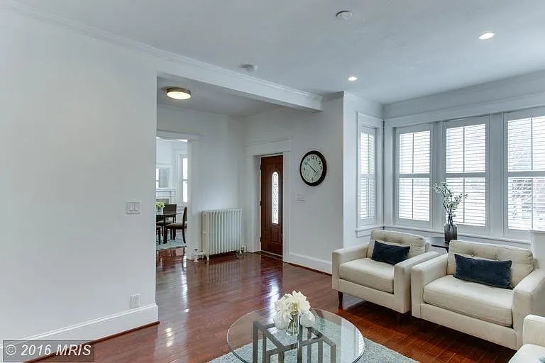 7 bed, 4.5 bath, 3856 sqft, $7,400 — Photo 4