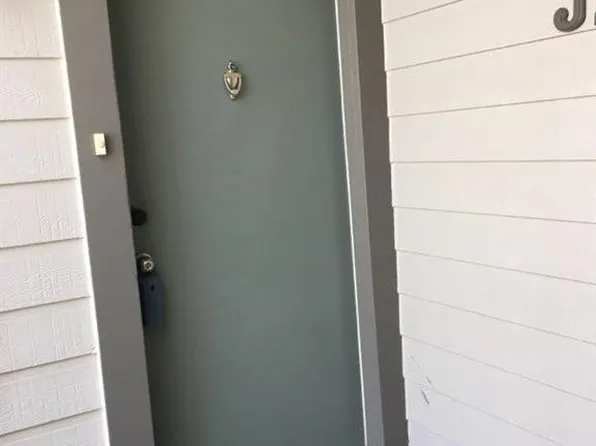 3220 69th St APT J2, Galveston, TX 77551