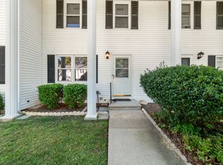 10 Colonial Vlg #10, Shelton, CT 06484