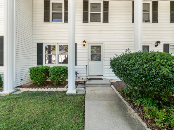 10 Colonial Village #10, Shelton, CT 06484
