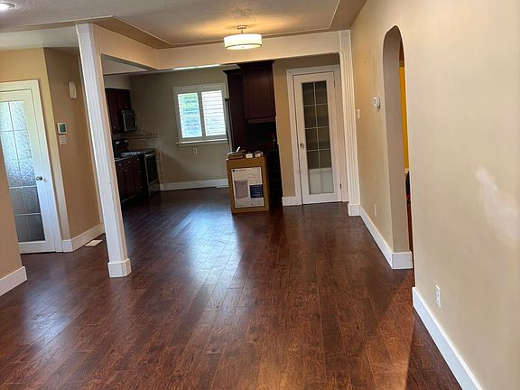 5th image of 316 Ridgewood Cres