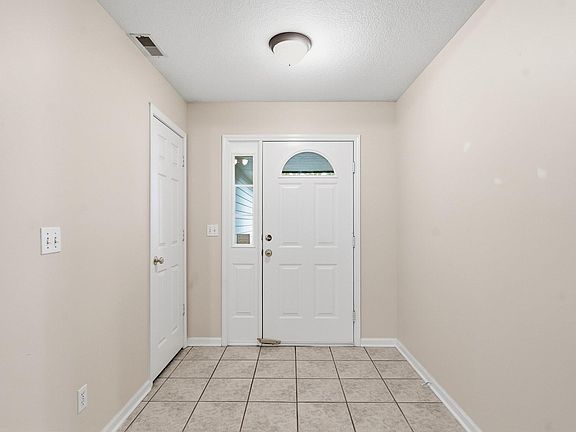 5th image of 617 N Salsbury Ct