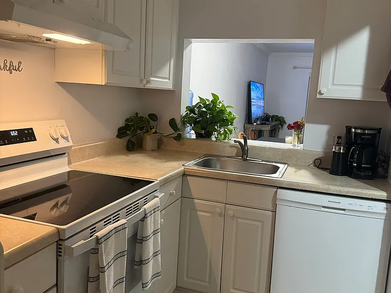 408 N Cypress Dr #6 — Photo 10
