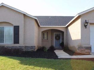 588 W Nevada St, Kingsburg, CA
