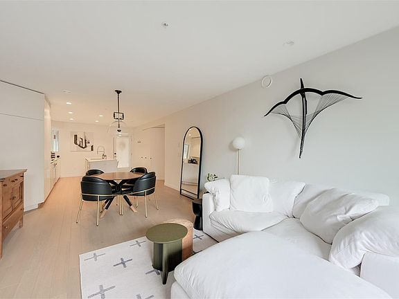 5th image of 430 Parry St #204