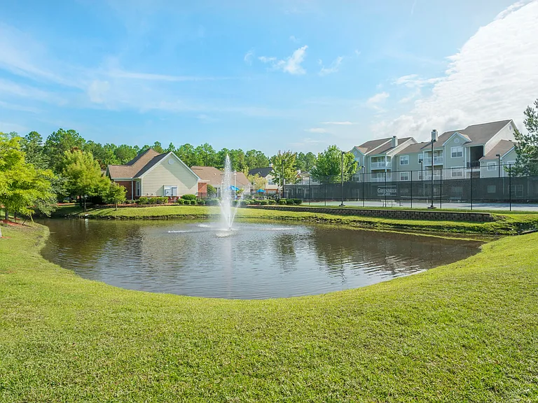Greenbrier Estates Apartments — Photo 8