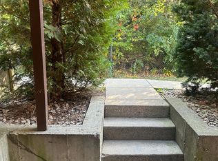 4651 Governors Dr APT 3, Rockford, IL 61109