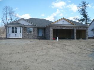 2106 Pinebrook Meadow Ct, Howell, MI 48843