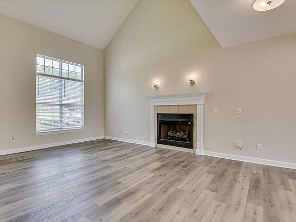 3rd image of 614 Ventana Dr