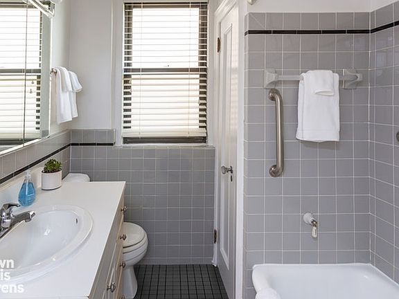 5th image of 304 W 89th St #3D
