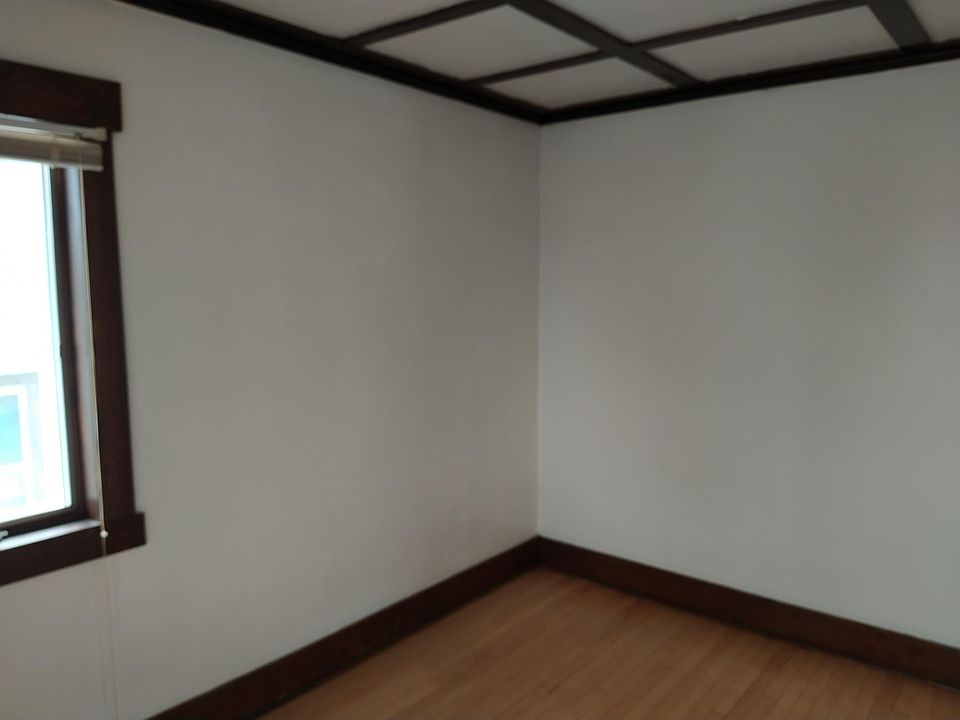 1st image of 1443 Parkview Dr #2