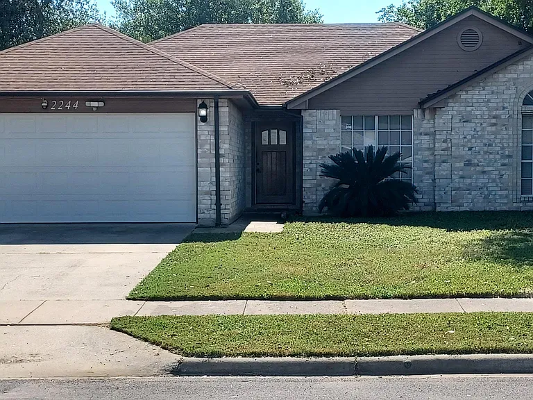 2244 Ivy Dr — Photo 1