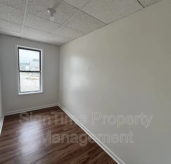 112 W Franklin St #4 — Photo 10