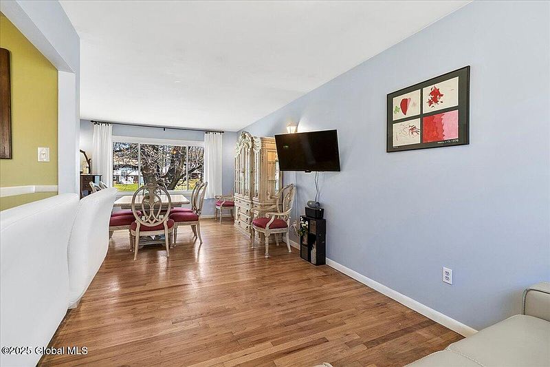 4th image of 67 Fairlawn Drive