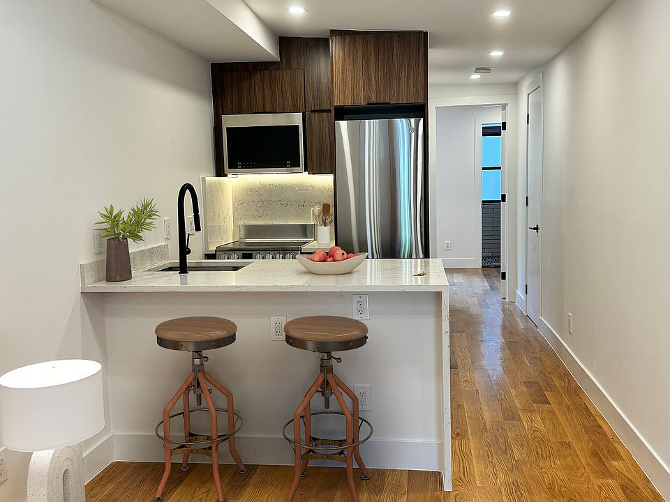 1st image of 442 E 9th St #2E