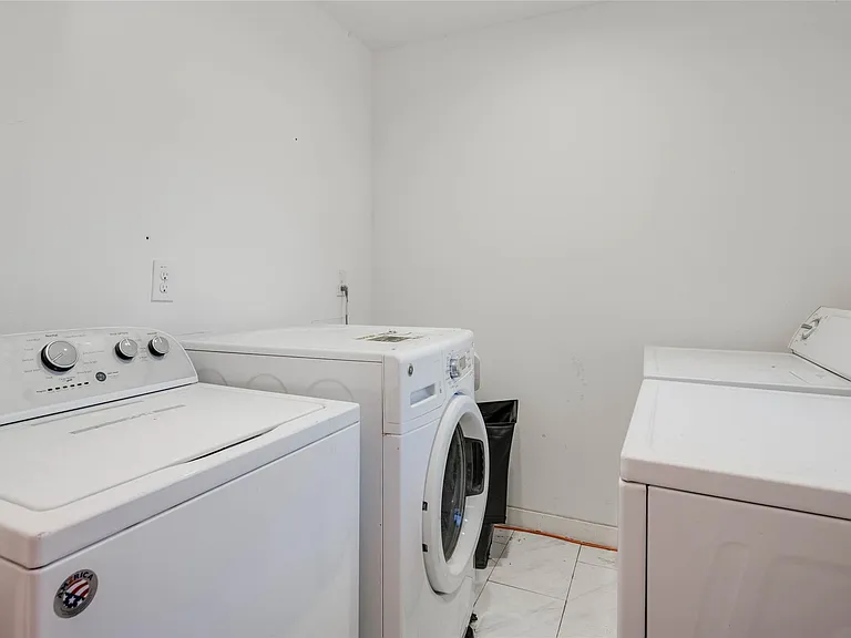 400 E 30th St #105 — Photo 27