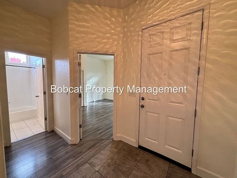 3 bed, 2.0 bath, 1775 sqft, $2,805 — Photo 2