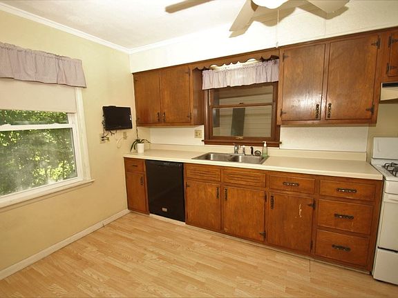 5th image of 3318 Charles St