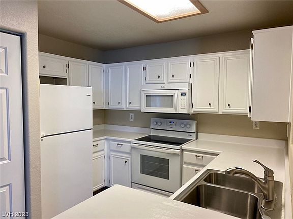 3rd image of 1017 Allure Dr