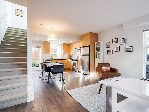 4th image of 2330 Windsor St