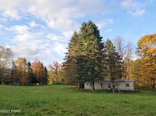 409 White Oak Dr, Waymart, PA 18421