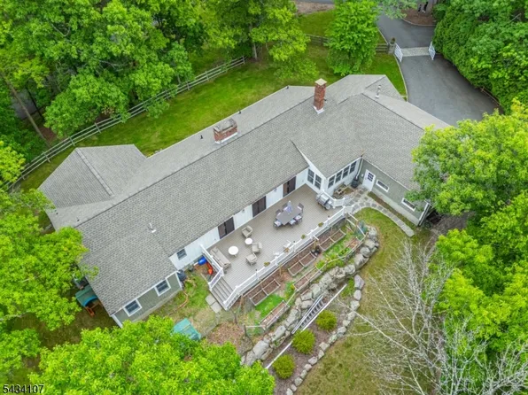 724 Ridge Rd, Kinnelon Boro, NJ 07405
