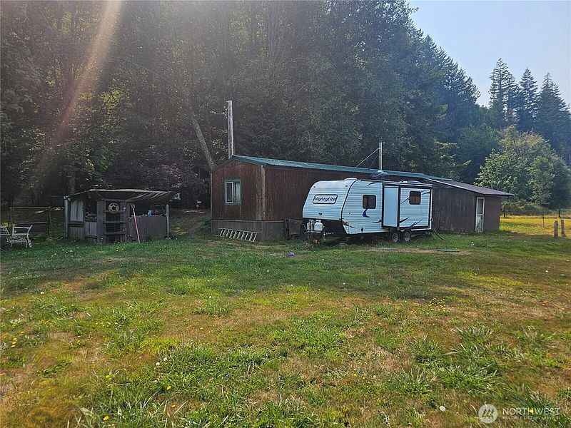 4th image of 1077 Cline Road