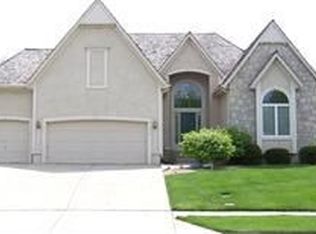 20526 W 98th Pl, Lenexa, KS 66220