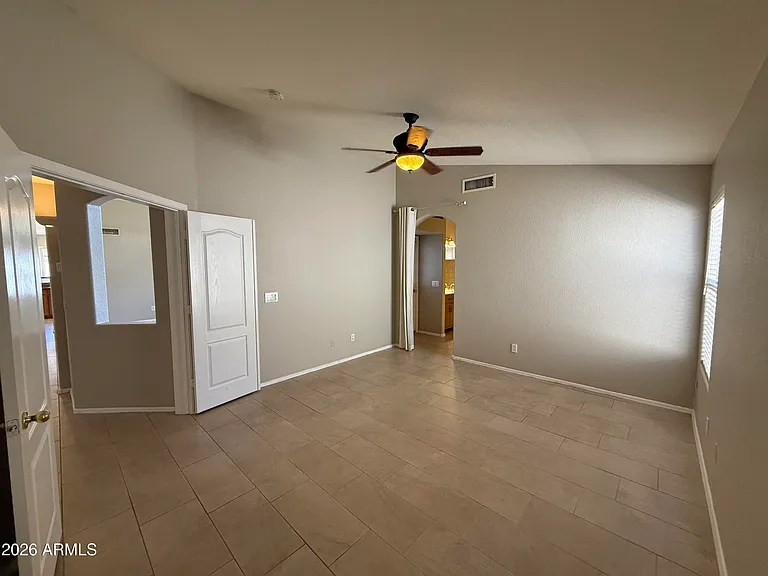 1644 E Oakland St — Photo 24