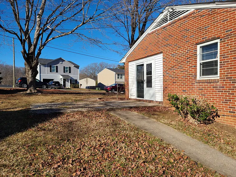 1806 S Hill Ave — Photo 21