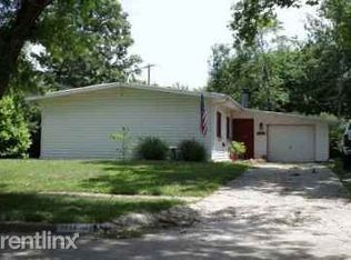 1814 SW Kent Pl, Topeka, KS 66604