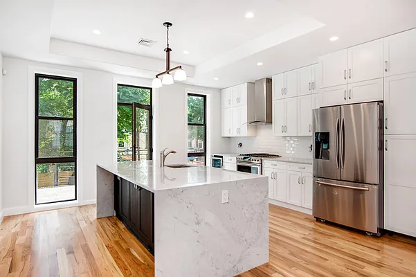 Sold by Compass | media 7