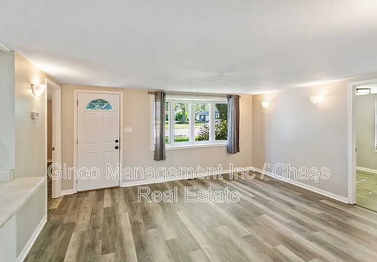 502 E High St — Photo 6