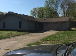 2124 W Loren Cir, Fayetteville, AR 72701