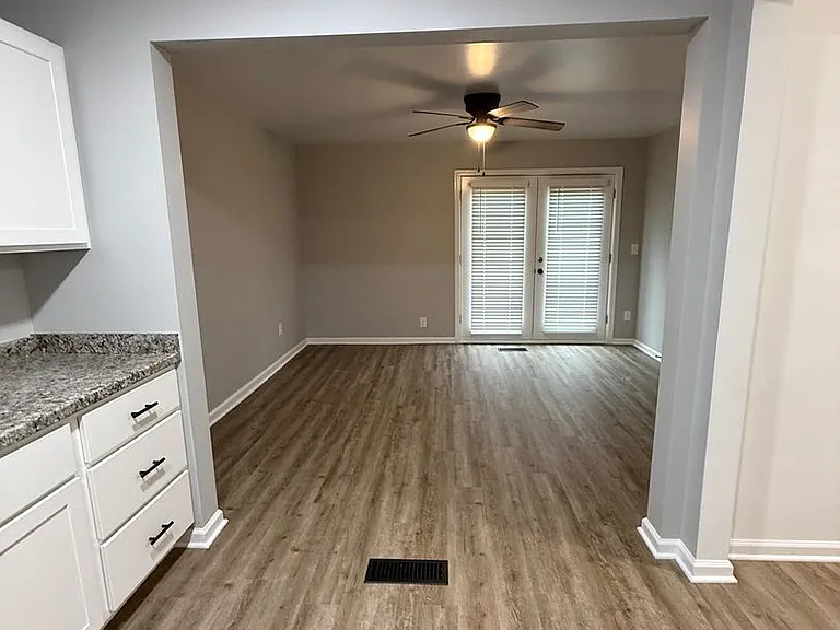 2624 Philip St — Photo 2