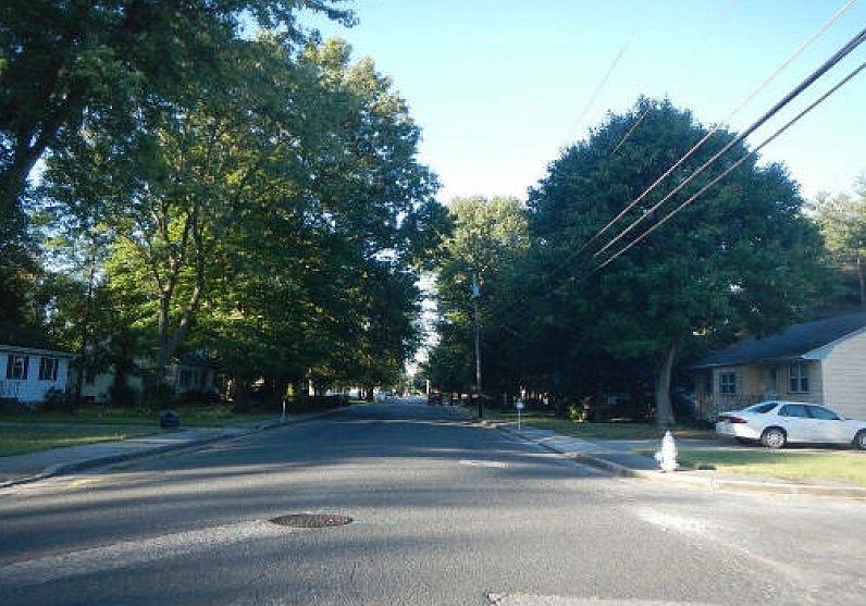 2nd image of 103 Lincoln Dr