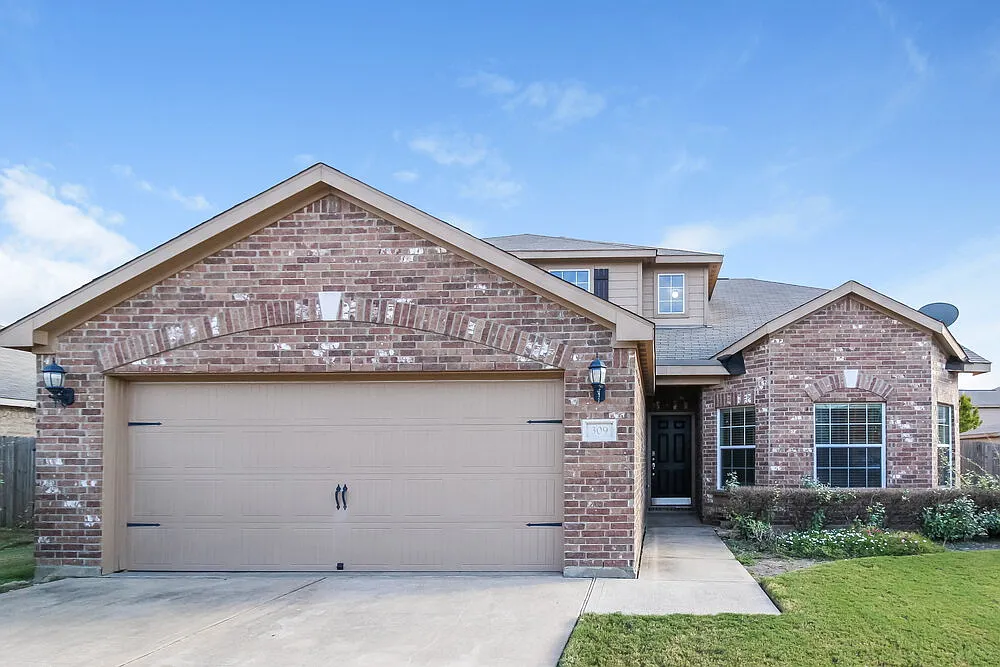 4 bed, 2.5 bath, 2138 sqft, $2,165 — Photo 1