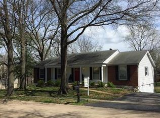 1792 Orchard Hill Dr, Chesterfield, MO