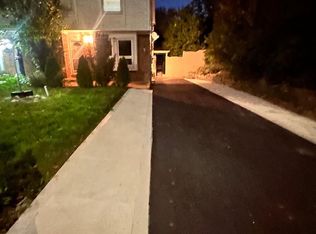 98 Centre St N #BASEMENT, Brampton, ON L6V2Z3