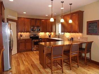4th image of 2701 Emery Pl