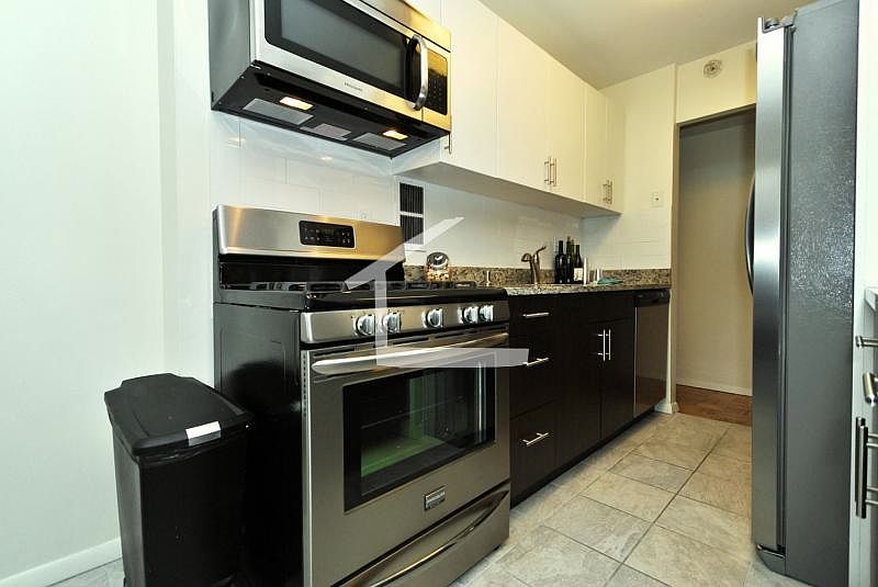 2nd image of 200 Freeman St #819D