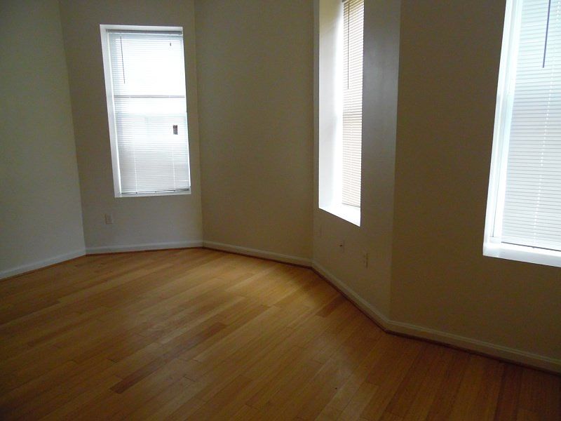 2nd image of 2427 Lakeview Ave