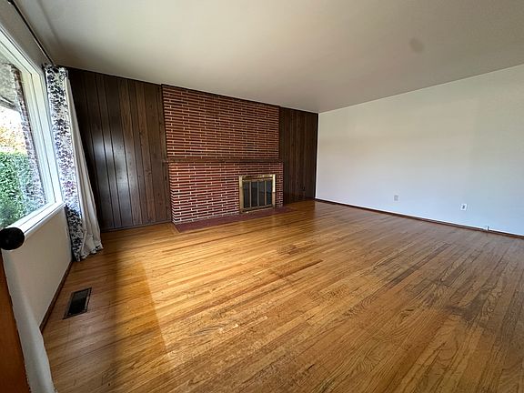 3rd image of 4935 N Concord Ave #4935
