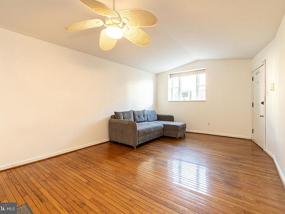 3rd image of 910 Mountain St