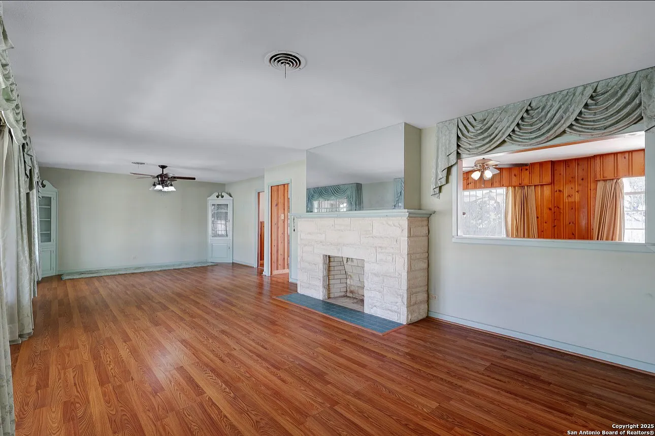 2 bed, 1938 sqft, $2,900 — Photo 2