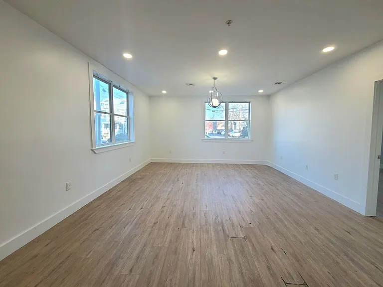 205 Mount Vernon Ave #405 — Photo 2